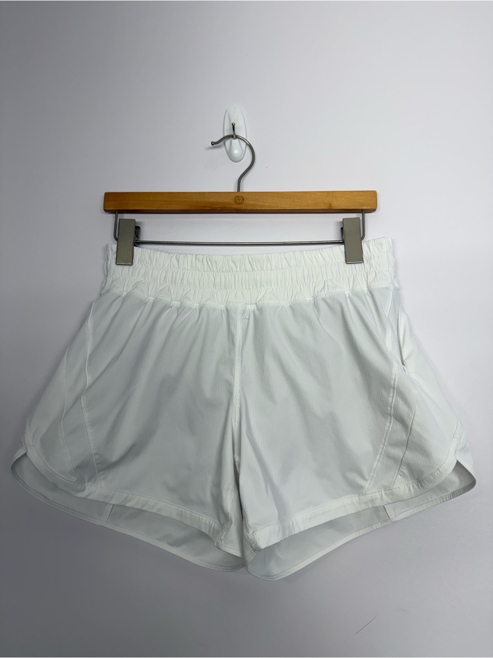 100: Lululemon Track That Short *5" White Size 10